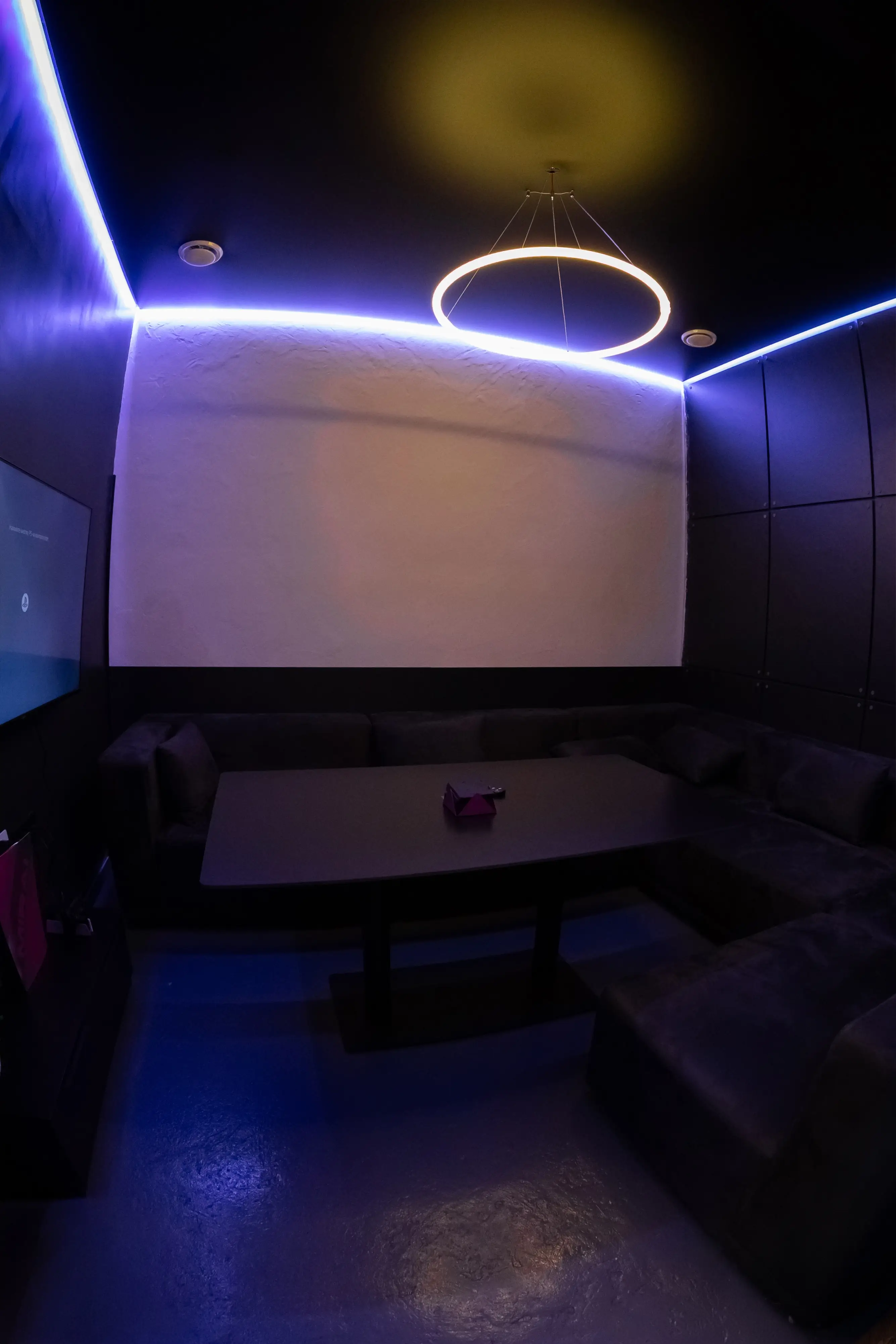 Стол / Комната №5