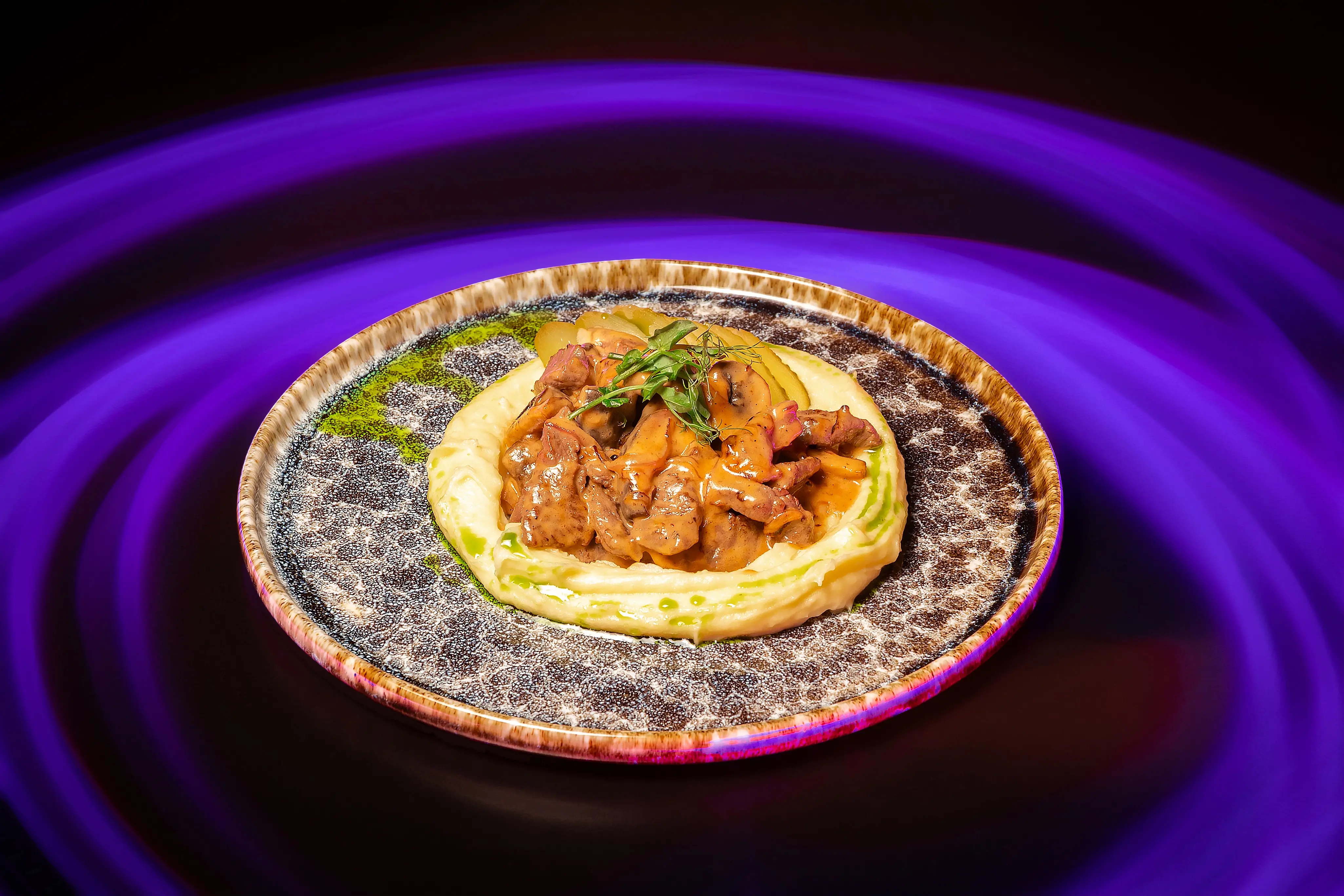 Бефстроганов с говяжьей вырезкой и пюре