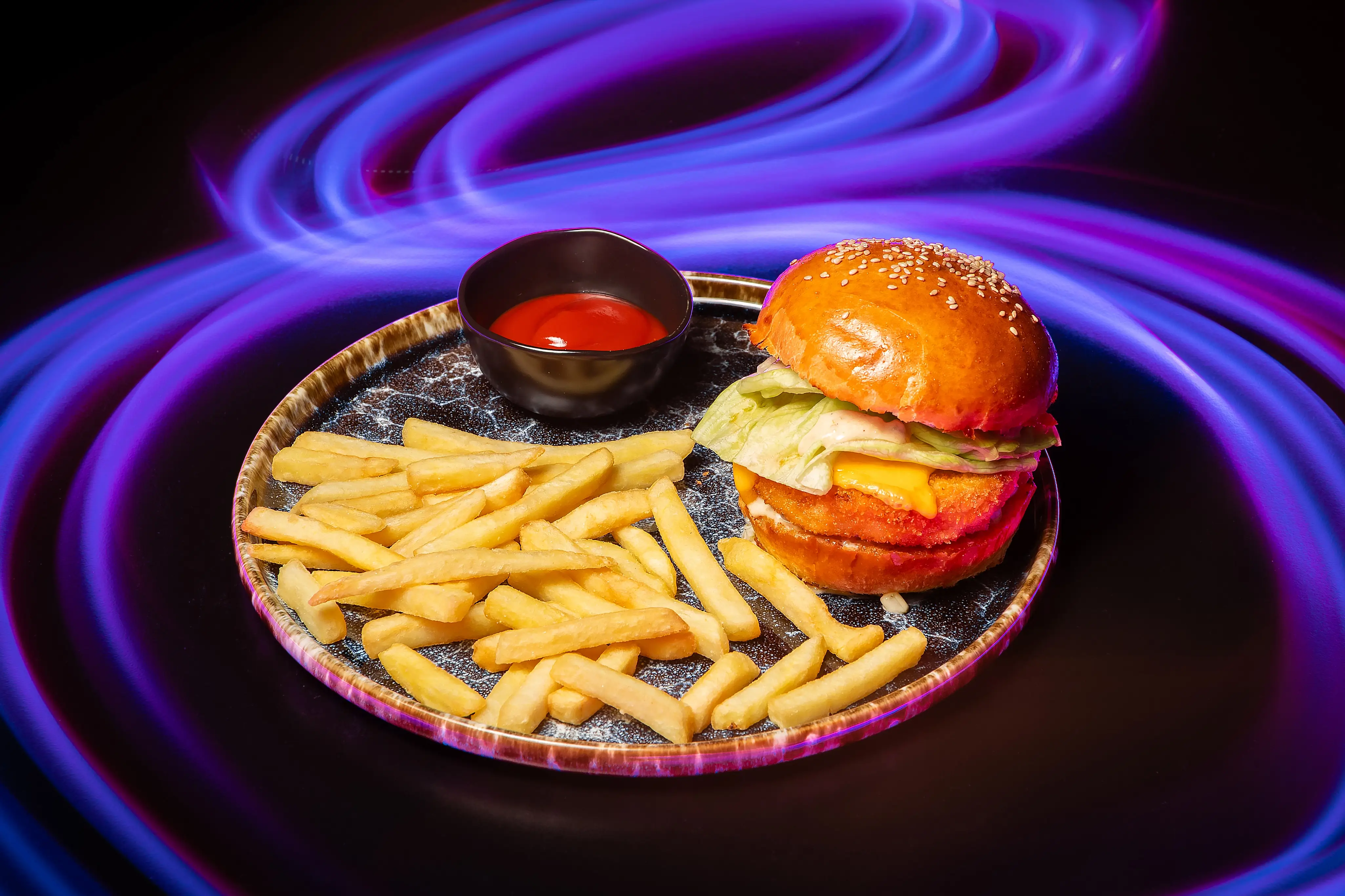 Чикенбургер с картофелем фри