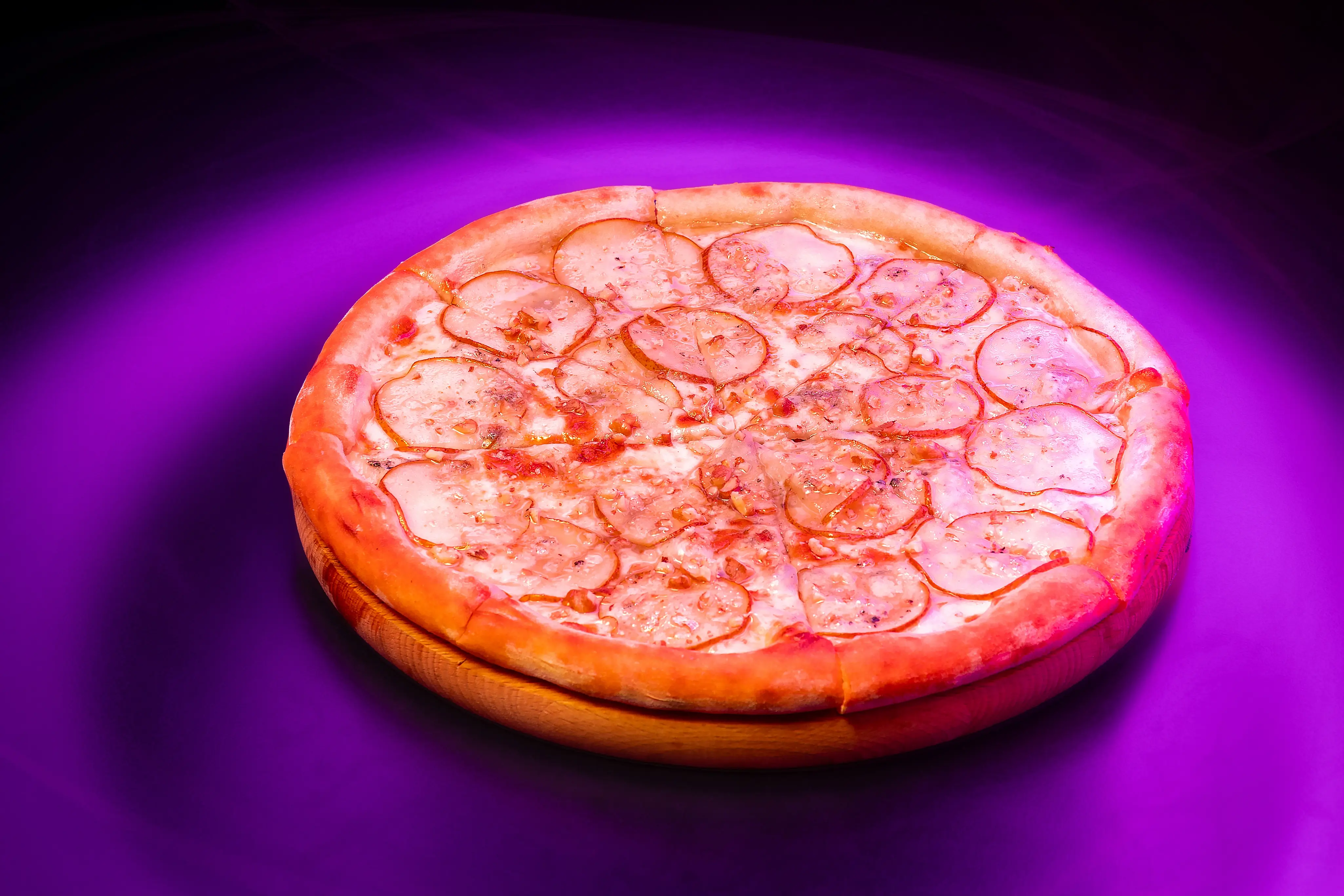 Пицца с грушей и горгонзолой