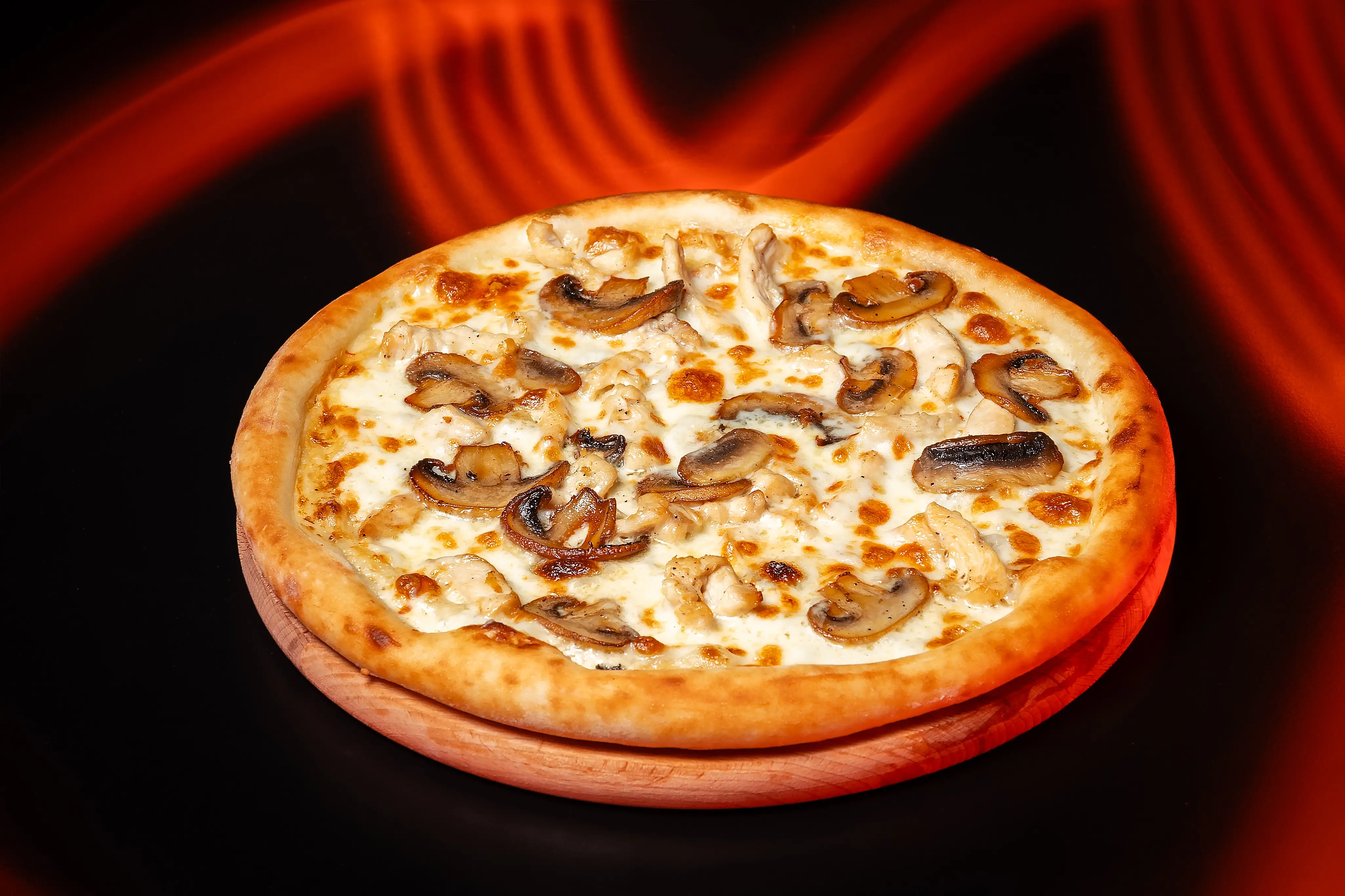 Пицца с курицей и грибами с соусом Альфредо